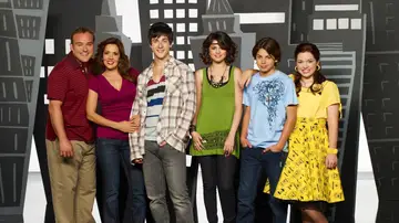 David Henrie, Jake T. Austin, Selena Gomez, David DeLuise, Jennifer Stone y Maria Canals-Barrera en los 'Magos de Waverly Place' David Henrie, Jake T. Austin, Selena Gomez, David DeLuise, Jennifer Stone y Maria Canals-Barrera en los 'Magos de Waverly Place'