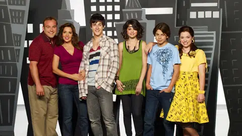 David Henrie, Jake T. Austin, Selena Gomez, David DeLuise, Jennifer Stone y Maria Canals-Barrera en los 'Magos de Waverly Place' David Henrie, Jake T. Austin, Selena Gomez, David DeLuise, Jennifer Stone y Maria Canals-Barrera en los 'Magos de Waverly Place'