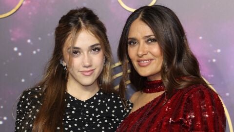 Salma Hayek y su hija Valentina en la premiere de 'Eternals'