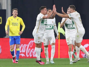 El Elche celebra el gol del empate al Cádiz el pasado 16 de enero
