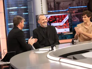 ¿Los apellidos ayudan? Miguel Bosé lo tienen claro: "Mis padres pasaron a ser los padres de Miguel Bosé" ¿Los apellidos ayudan? Miguel Bosé lo tienen claro: "Mis padres pasaron a ser los padres de Miguel Bosé"