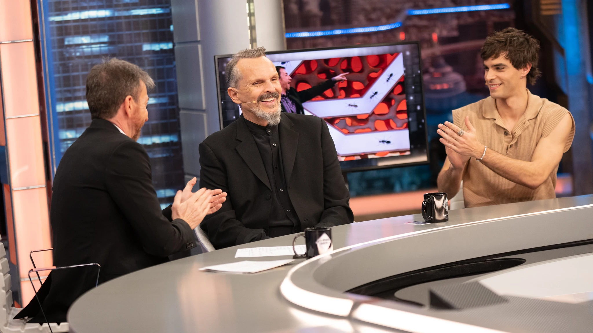 ¿Los apellidos ayudan? Miguel Bosé lo tienen claro: "Mis padres pasaron a ser los padres de Miguel Bosé" ¿Los apellidos ayudan? Miguel Bosé lo tienen claro: "Mis padres pasaron a ser los padres de Miguel Bosé"