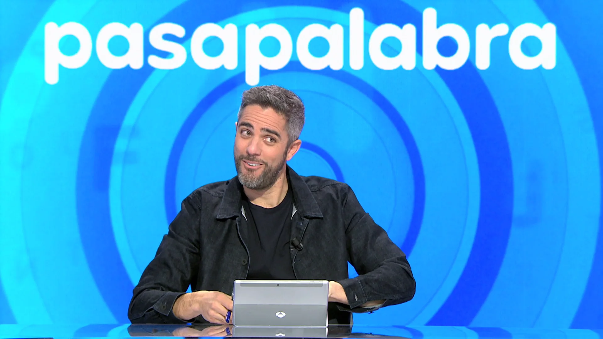 El truco de Rafa que delata a Roberto Leal en ‘La Pista’: ¡sabe antes de tiempo si ha acertado! El truco de Rafa que delata a Roberto Leal en ‘La Pista’: ¡sabe antes de tiempo si ha acertado!