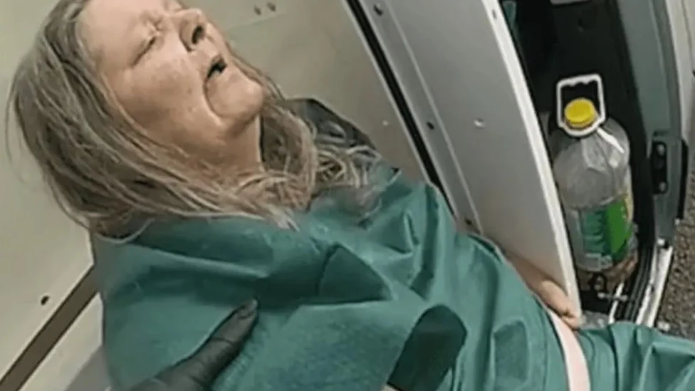Mujer de 60 años detenida en Knoxville Mujer de 60 años detenida en Knoxville
