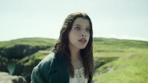 Ever Anderson, hija de Milla Jovovich, como Wendy en la nueva película de Peter Pan Ever Anderson, hija de Milla Jovovich, como Wendy en la nueva película de Peter Pan