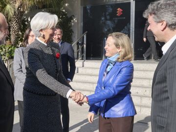 La Presidenta del Banco Central Europeo junto a Nadia Calviño