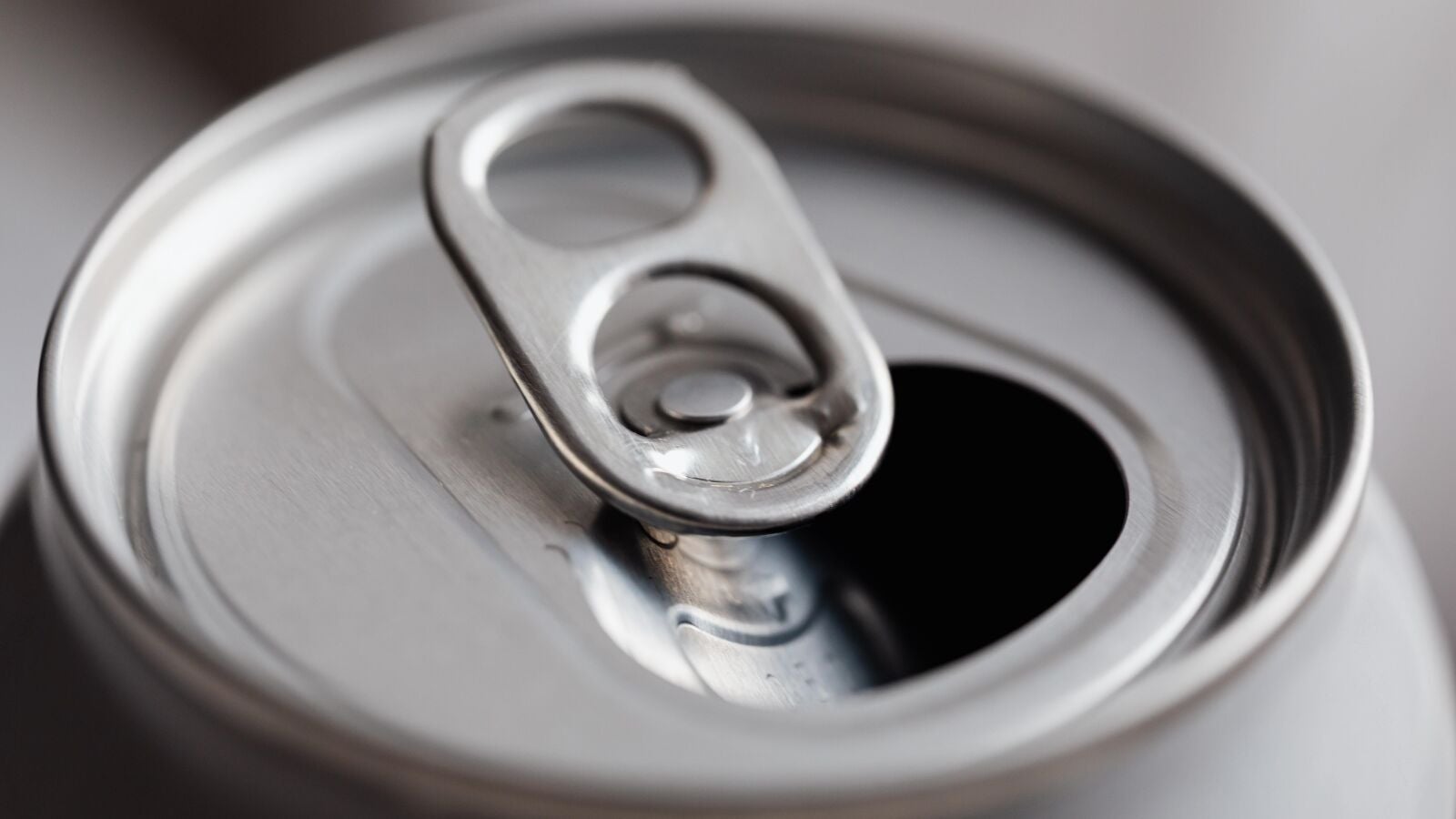 Esta es la forma más rápida y segura de abrir latas