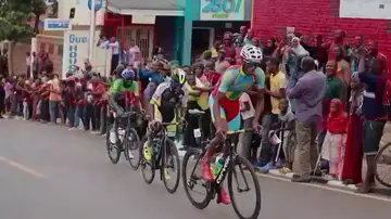Increíble afición por el ciclismo en Ruanda 