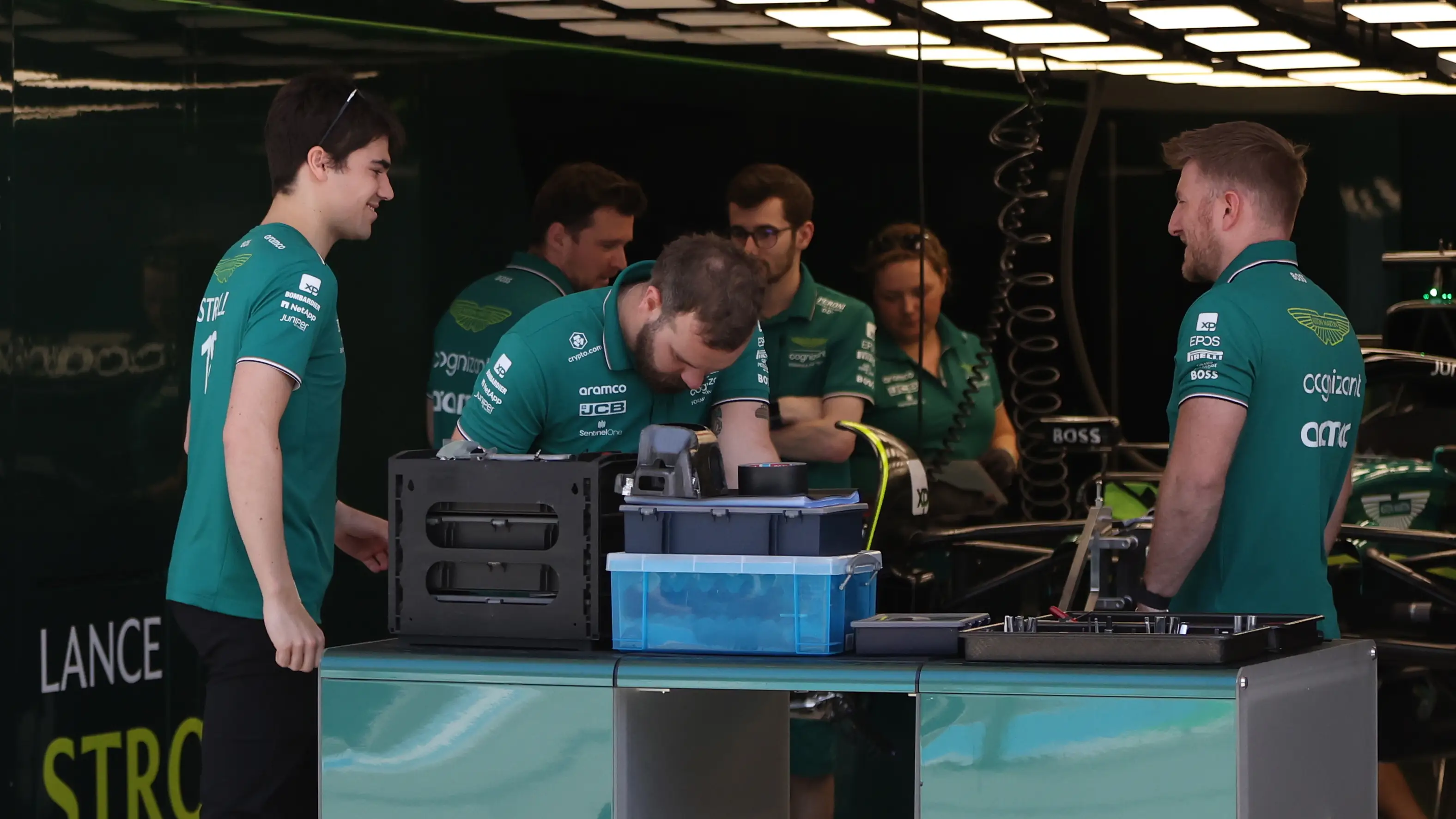 Lance Stroll, en el box de Aston Martin Lance Stroll, en el box de Aston Martin