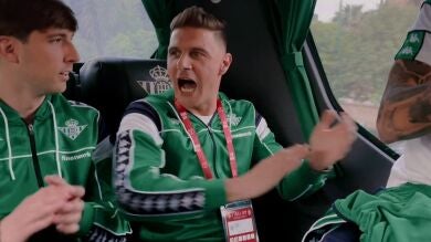 La locura vivida dentro del autobús del Betis a su llegada a la final de la Copa del Rey