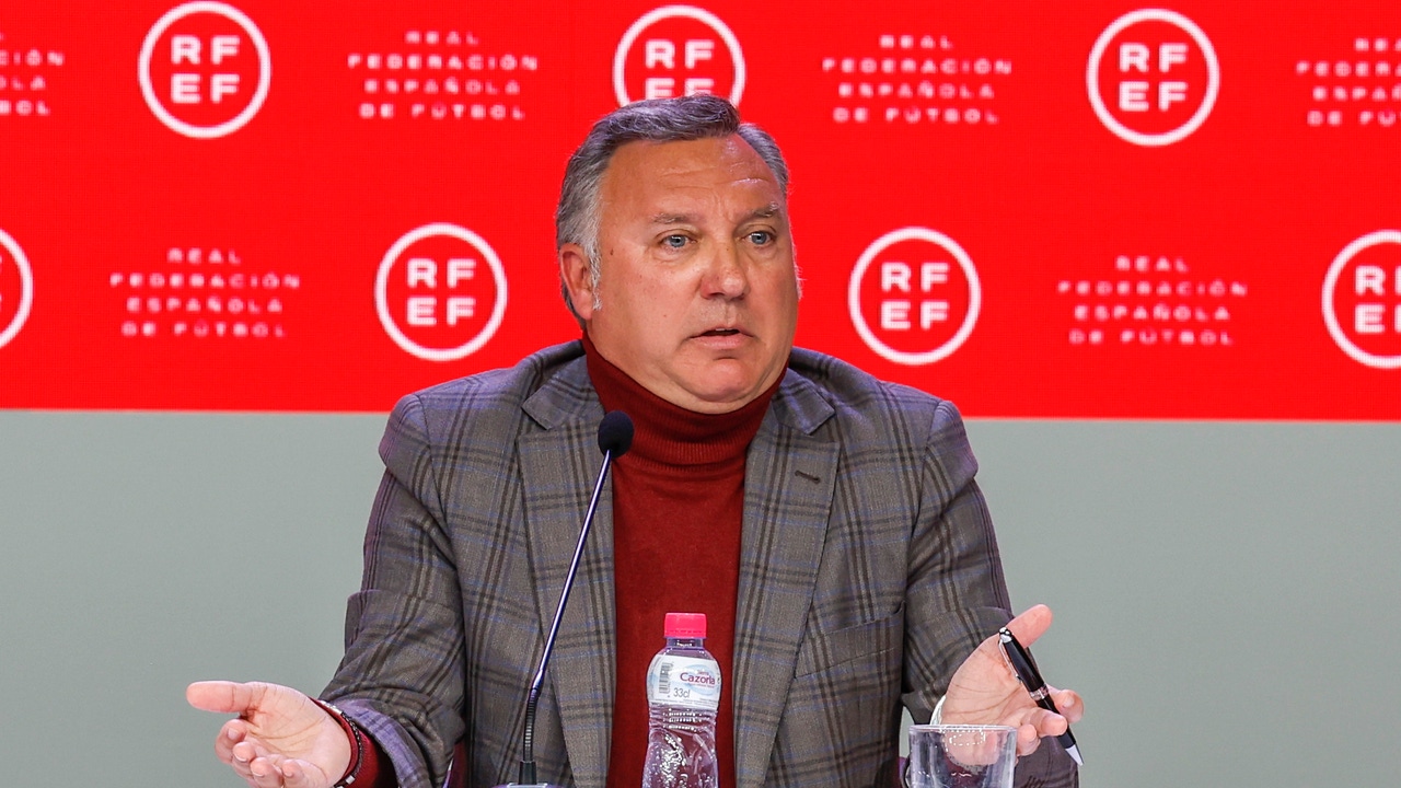 Filtran la bronca de Medina Cantalejo a los árbitros por la expulsión de Hansi Flick Filtran la bronca de Medina Cantalejo a los árbitros por la expulsión de Hansi Flick