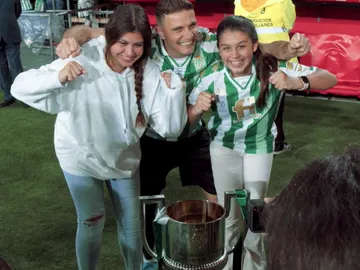 Así dedicó Joaquín la Copa del Rey a sus hijas: “Fue muy especial” Así dedicó Joaquín la Copa del Rey a sus hijas: “Fue muy especial”