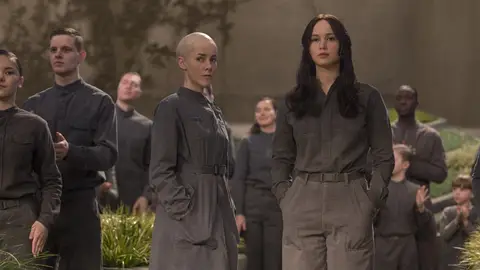 Jena Malone y Jennifer Lawrence en 'Los juegos del hambre' Jena Malone y Jennifer Lawrence en 'Los juegos del hambre'