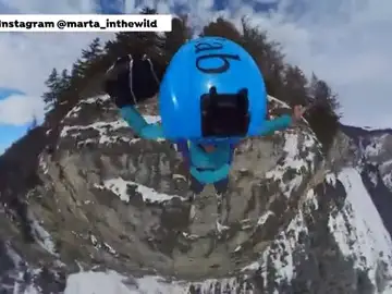 Un salto base con esquís que cautivó a María Un salto base con esquís que cautivó a María
