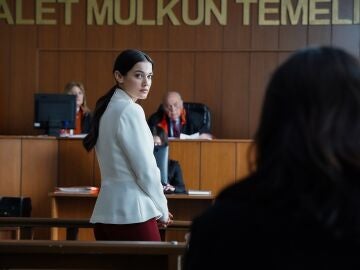 Avance de &lsquo;Secretos de familia&rsquo;: Ceylin, m&aacute;s cerca de descubrir qui&eacute;n contrat&oacute; a Niyazi para acabar con Engin antes de enfrentarse a la decisi&oacute;n del juez