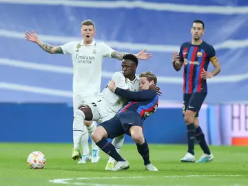El enganchón de Vinícius y De Jong en El Clásico El enganchón de Vinícius y De Jong en El Clásico