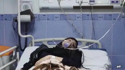 Joven hospitalizada en Irán Joven hospitalizada en Irán