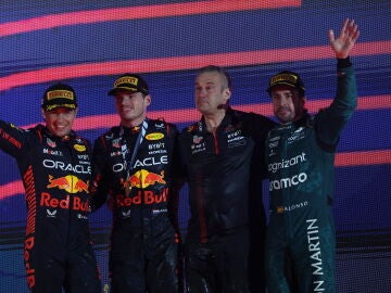 Verstappen 1º, Pérez 2º y Alonso 3º en el GP de Bahréin