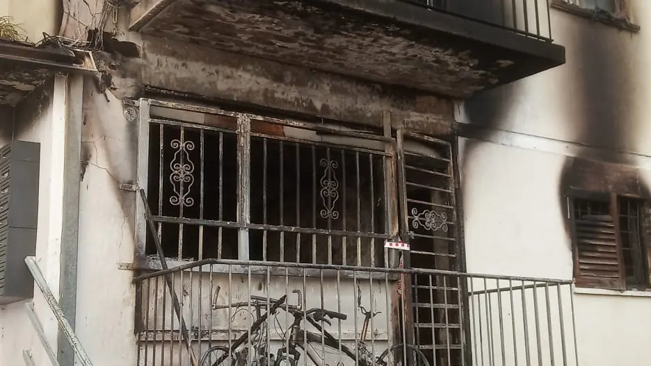Imagen de la fachada del edificio que se ha incendiado en Salt, Girona Imagen de la fachada del edificio que se ha incendiado en Salt, Girona