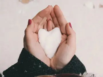 Imagen de un corazón de nieve Imagen de un corazón de nieve