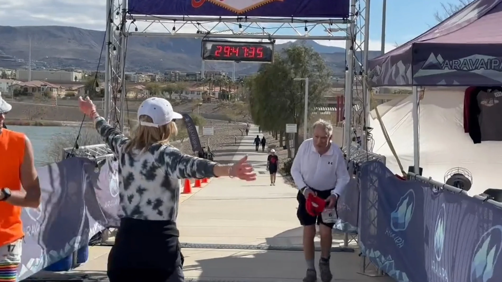 David Blaylock, en el momento de cruzar la línea de meta David Blaylock, en el momento de cruzar la línea de meta