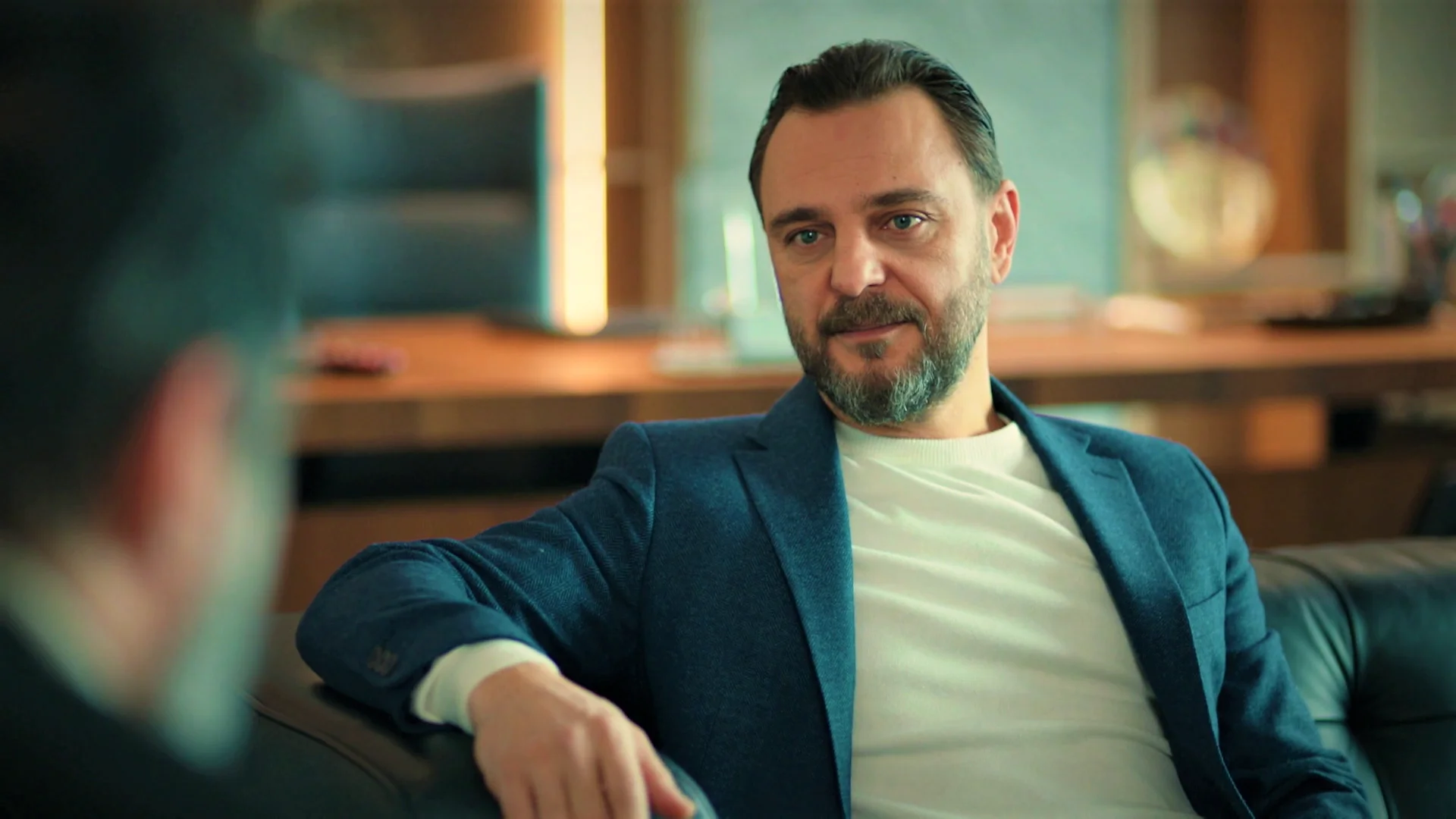 Resul le confiesa a Akif que… ¡quiere declararse a Suzan! Resul le confiesa a Akif que… ¡quiere declararse a Suzan!