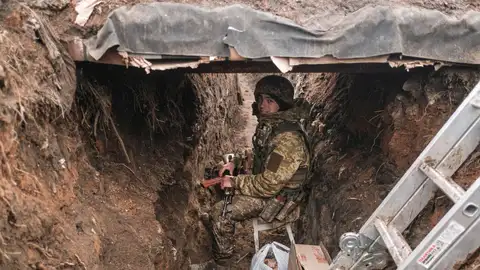 Guerra de trincheras en Bajmut Guerra de trincheras en Bajmut