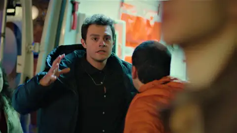 Ömer enloquece al sospechar que Tolga provocó el incendio: “Querías quemarnos vivos” Ömer enloquece al sospechar que Tolga provocó el incendio: “Querías quemarnos vivos”