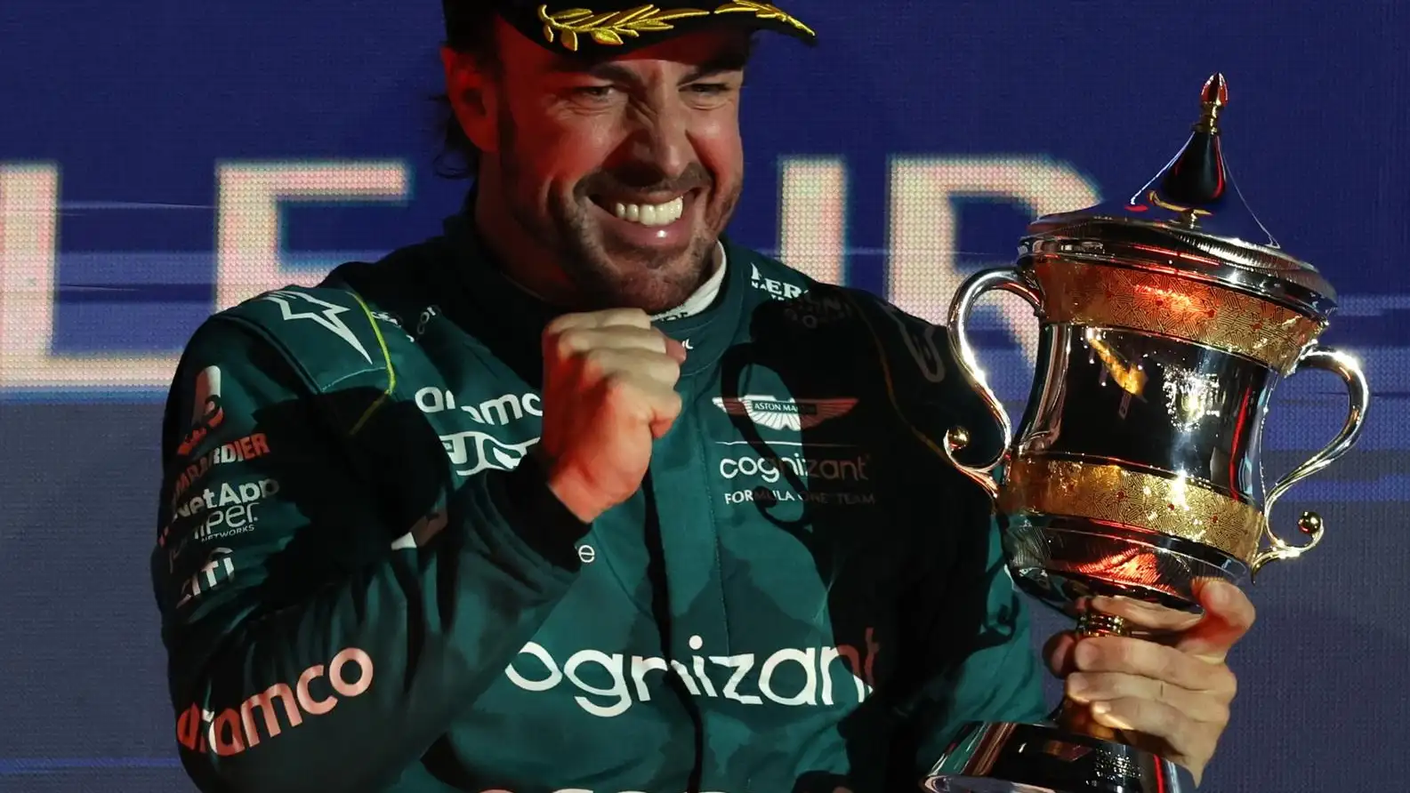 Fernando Alonso, exultante en el podio de Bahréin Fernando Alonso, exultante en el podio de Bahréin
