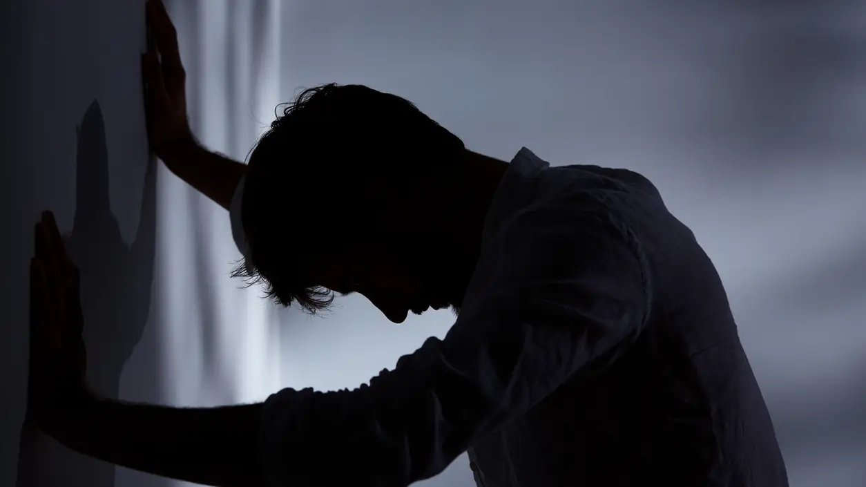 Un joven con problemas mentales Un joven con problemas mentales