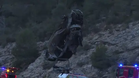 El coche en el que han muerto tres menores en Camarles El coche en el que han muerto tres menores en Camarles