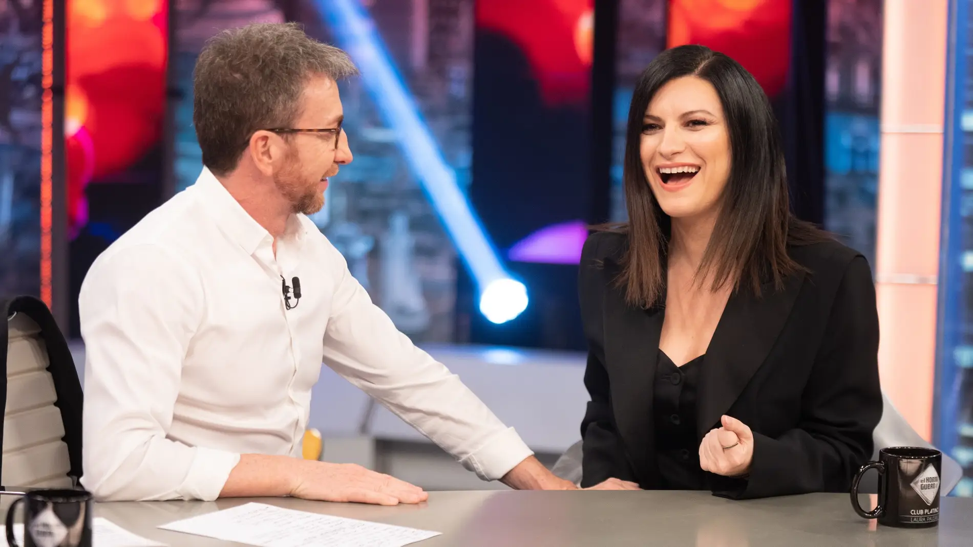 ยกNo te lo pierdas! Los mejores momentos de Laura Pausini en โEl Hormigueroโ