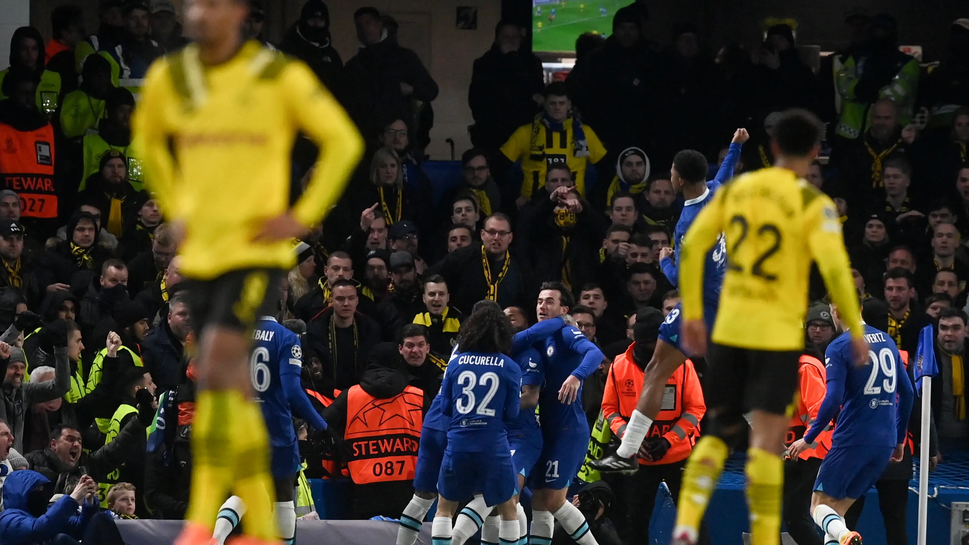 Los jugadores del Chelsea celebran el 1-0, obra de Raheem Sterling Los jugadores del Chelsea celebran el 1-0, obra de Raheem Sterling