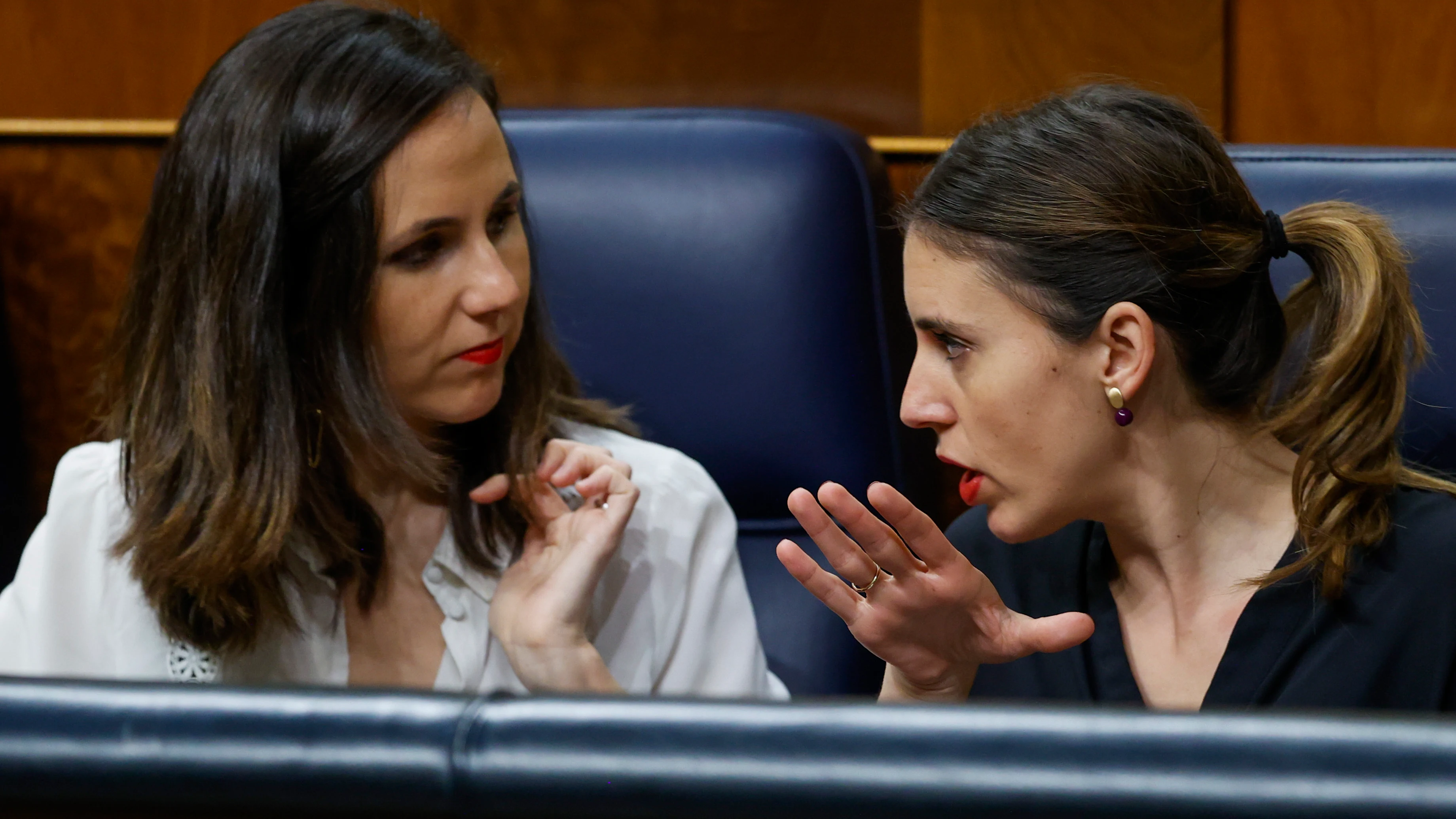 Las ministras de Igualdad, Irene Montero, y Derechos Sociales, Ione Belarra