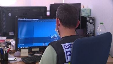 Así actuaba el pedófilo detenido por pedir vídeos porno a menores: 