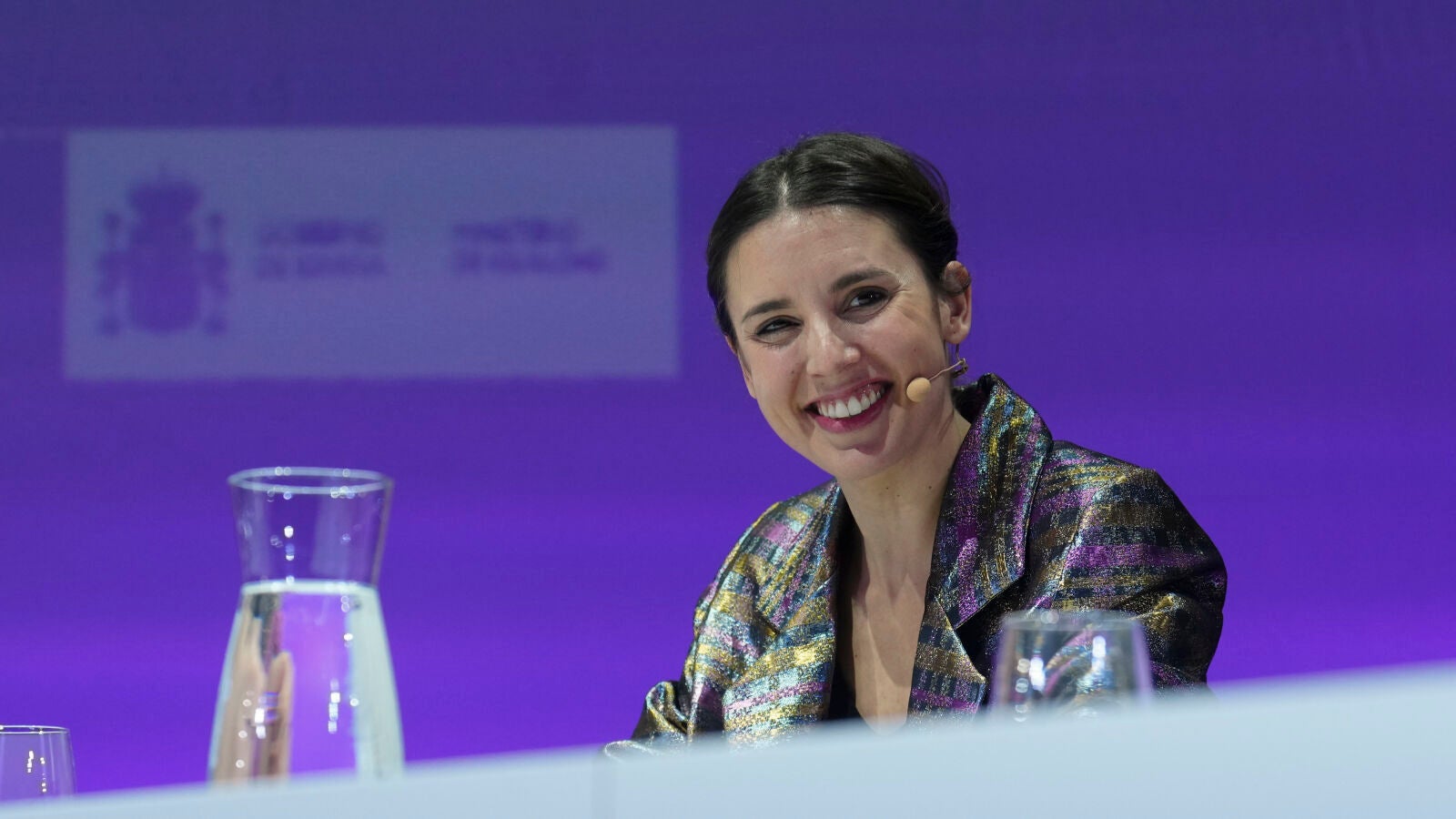 Manifestantes abuchean a Irene Montero por la ley Trans y ella las invita a 