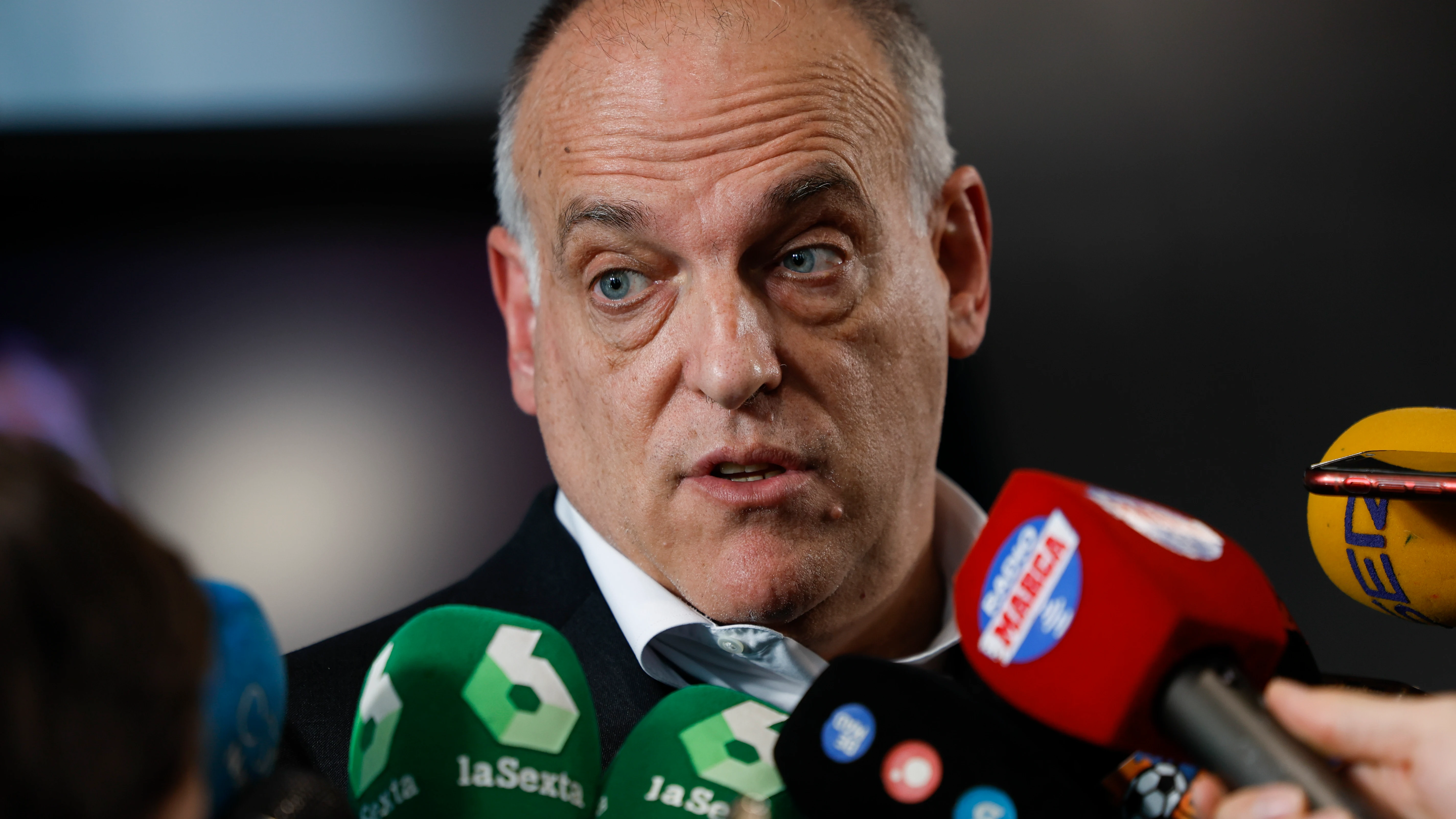 El presidente de LaLiga, Javier Tebas, atiende a los medios