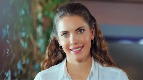 Yildiz consigue librarse del amigo de Sengül… ¡Hace que la policía lo detenga por agresión! Yildiz consigue librarse del amigo de Sengül… ¡Hace que la policía lo detenga por agresión!