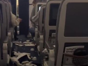 Vídeo: Los 20 segundos de horror en los que un avión cae en picado tras el impacto de un rayo