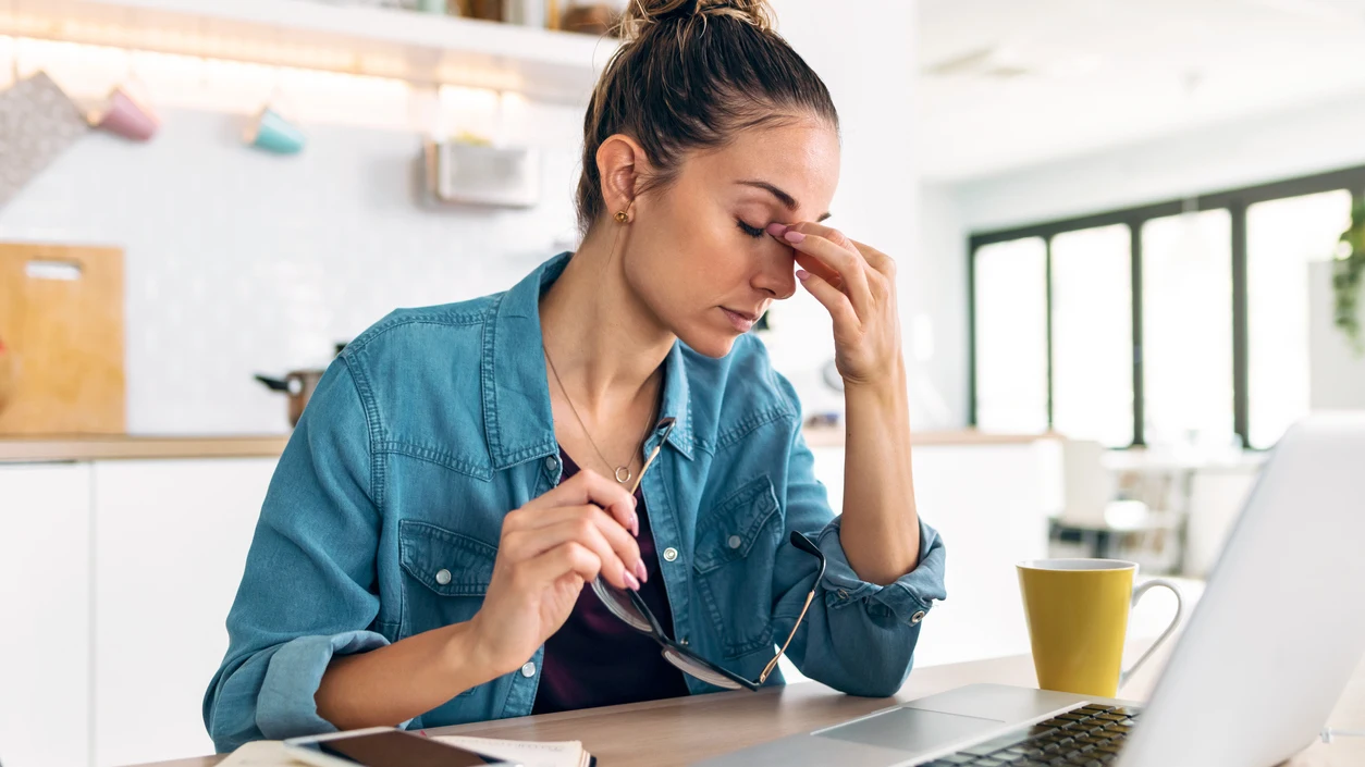 Mujer teletrabajando Mujer teletrabajando
