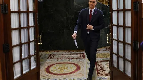 Pedro S&aacute;nchez sale del Congreso