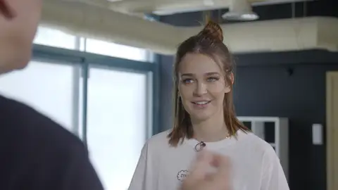 Laura Escanes: “Me siento un poco torpe” Laura Escanes: “Me siento un poco torpe”