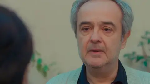 Enver, en una encrucijada: ¿confesar la verdad a Bahar o proteger a Sirin? Enver, en una encrucijada: ¿confesar la verdad a Bahar o proteger a Sirin?