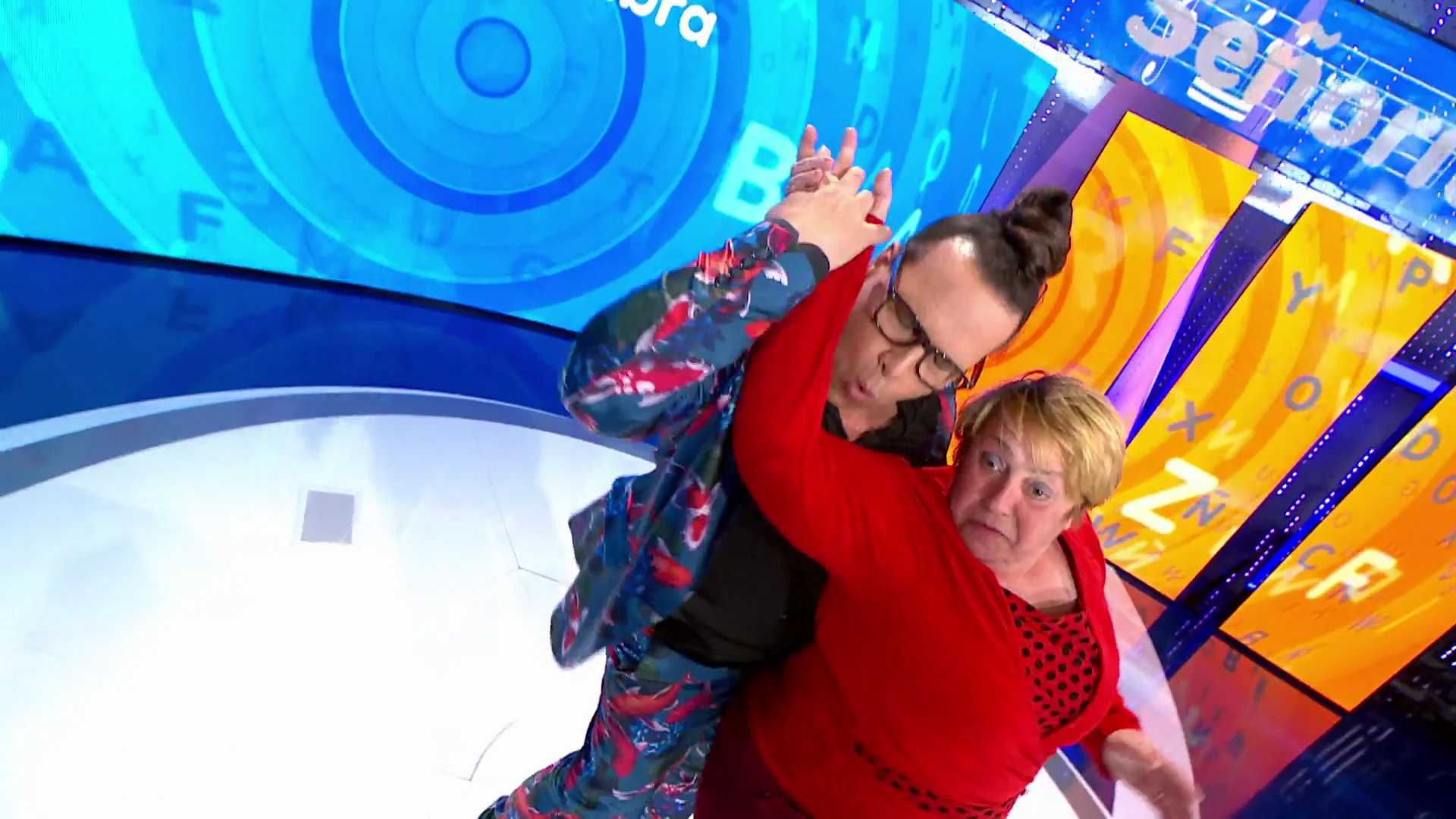Torito enloquece en &lsquo;La Pista&rsquo;: &iexcl;la que l&iacute;a bailando con una &lsquo;Se&ntilde;orita&rsquo; del p&uacute;blico!