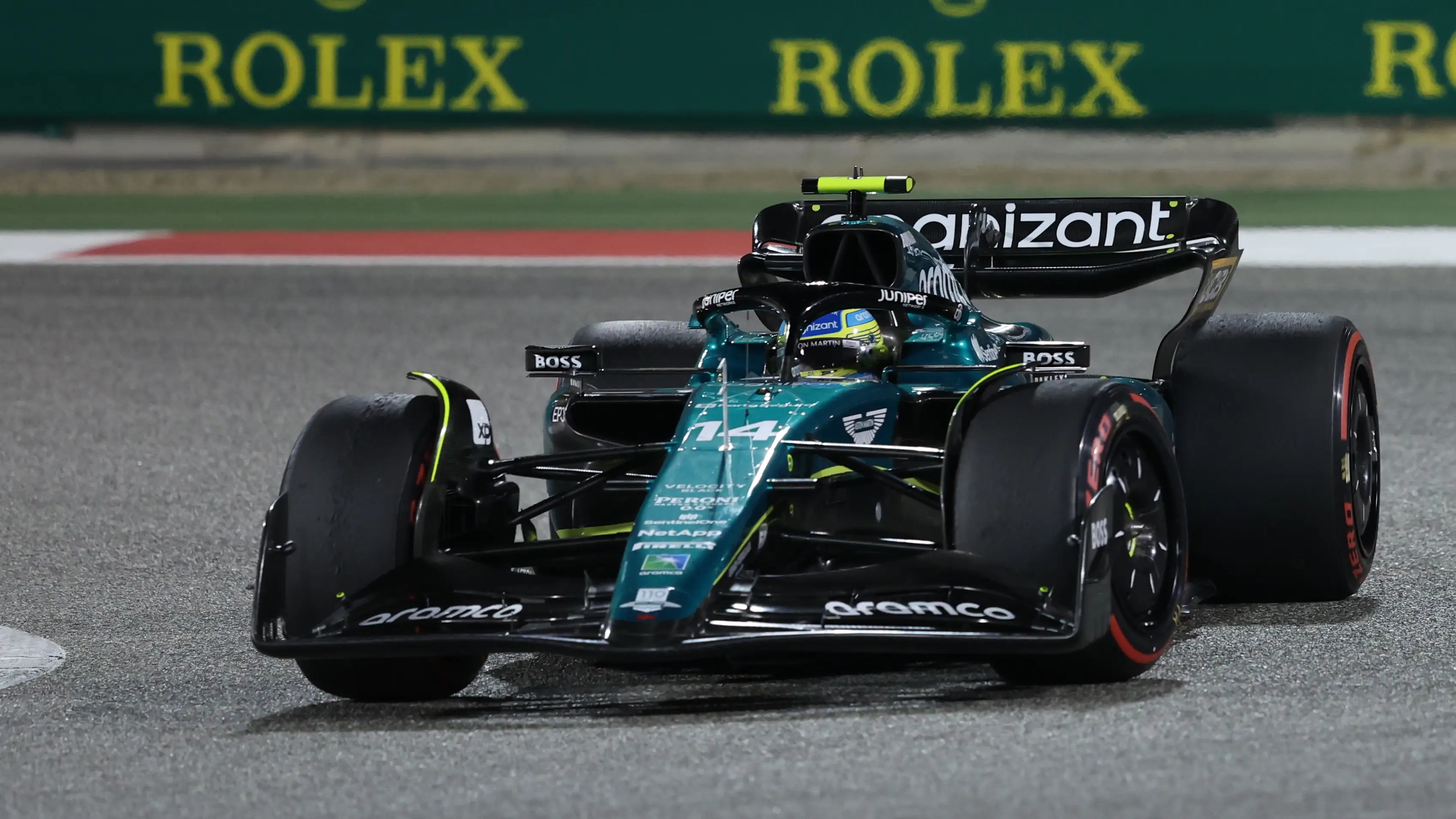 Fernando Alonso pilota el AMR23 en el GP de Bahréin Fernando Alonso pilota el AMR23 en el GP de Bahréin