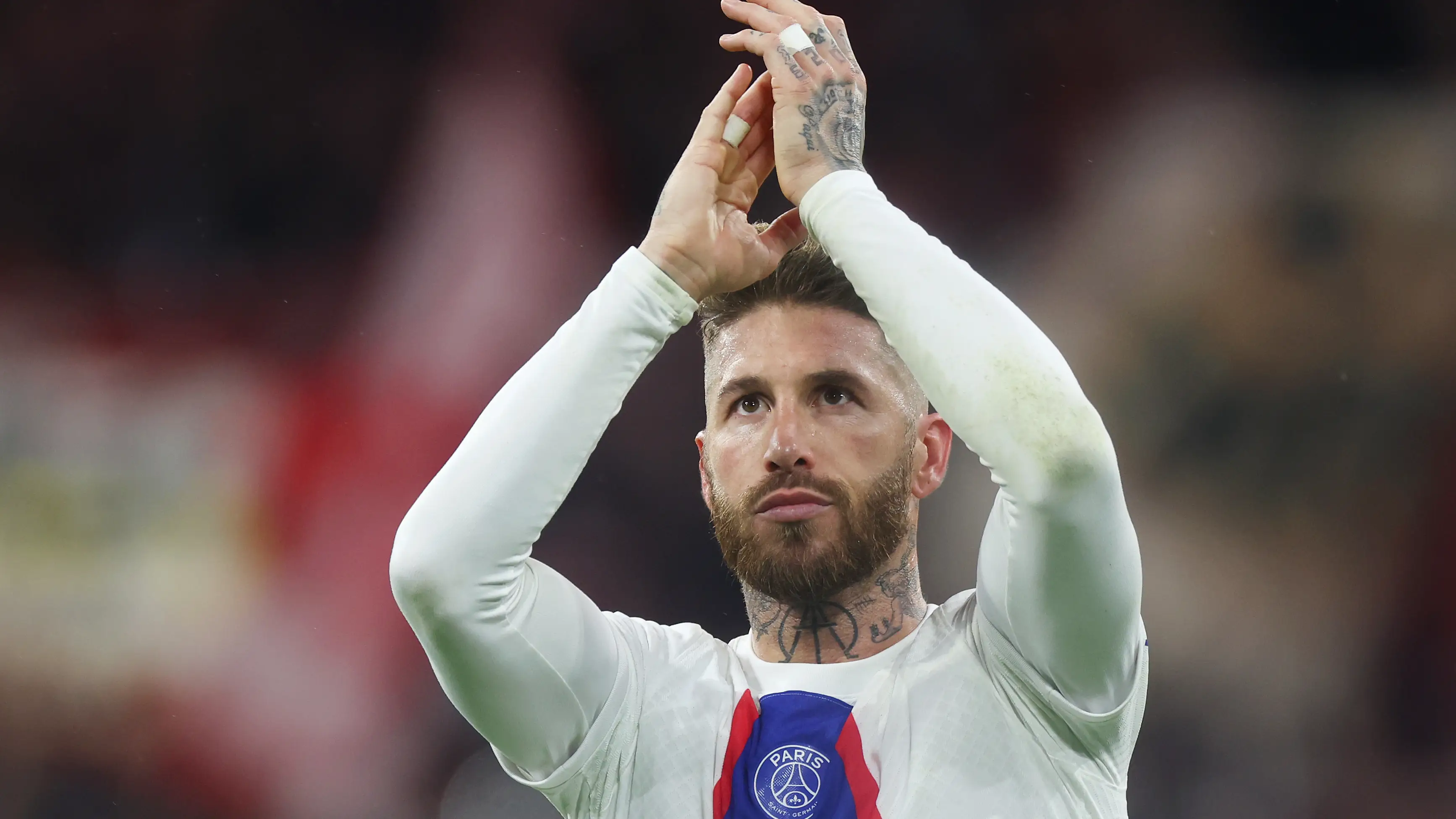 Sergio Ramos aplaude al público tras la eliminación de Champions Sergio Ramos aplaude al público tras la eliminación de Champions