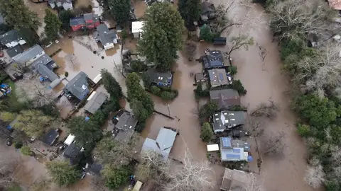 Las inundaciones causan estragos en California