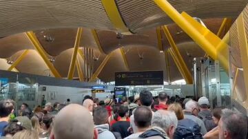 Caos en Barajas debido a la falta de efectivos policiales