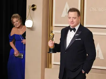 Brendan Fraser y su novia, Jeanne Moore Brendan Fraser y su novia, Jeanne Moore