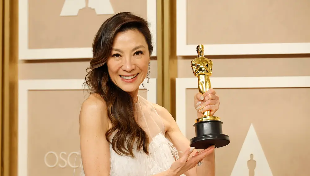 Michelle Yeoh gana el Oscar a Mejor actriz por 'Todo a la vez en todas partes'